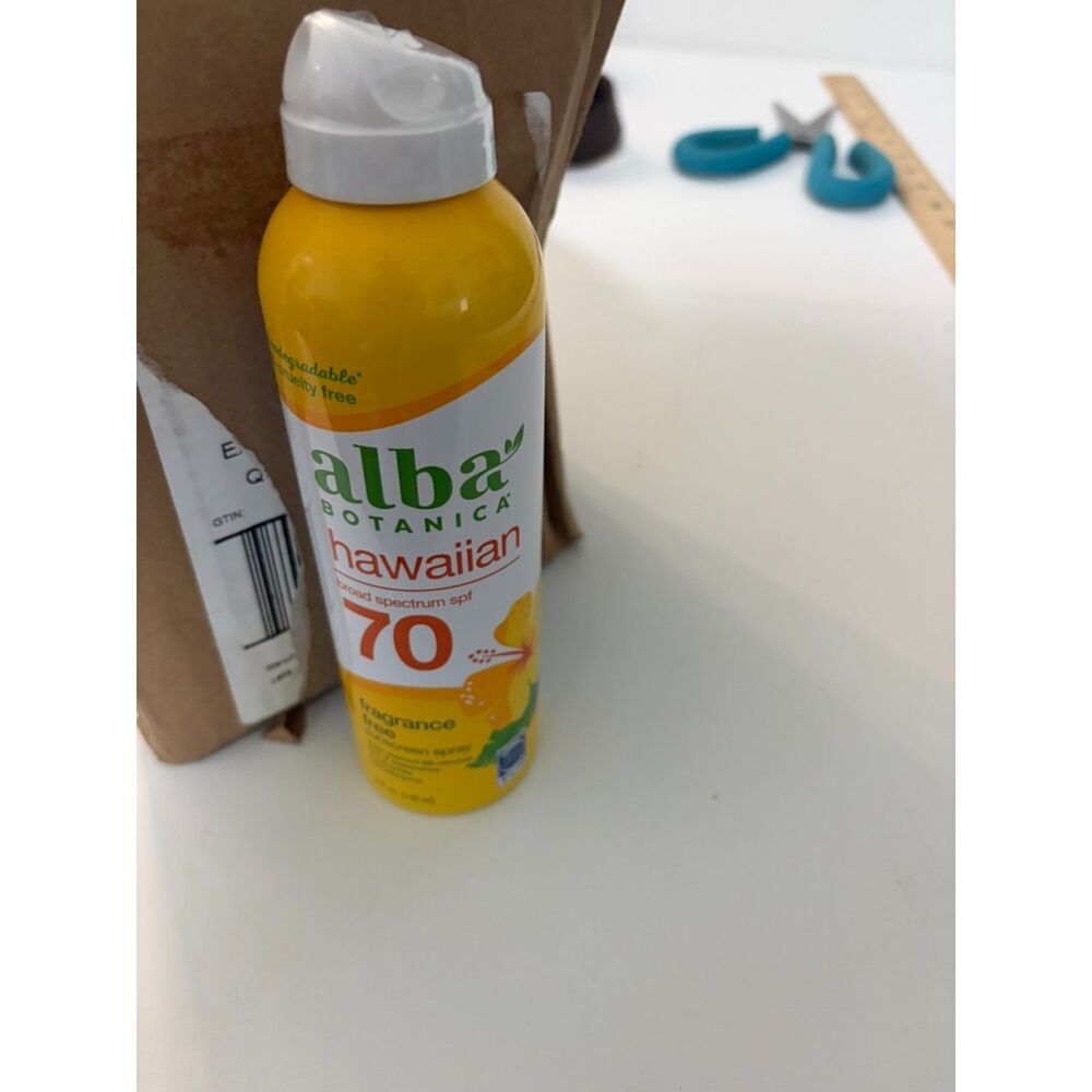 Case (6) new cans Alba Botanical hawaiian 70 spf
